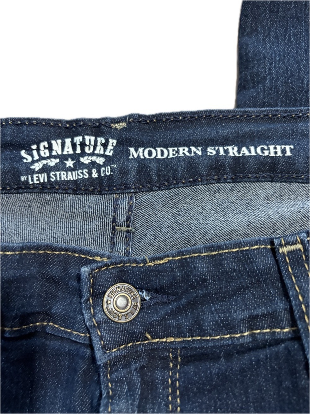Levi’s Signature Modern Straight-Leg Women’s Jeans - Deep Indigo - Picture 2 of 9